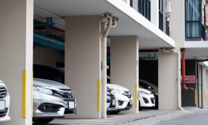 Πάρκινγκ σε πιλοτή πολυκατοικίας: Τι ισχύει και τι όχι